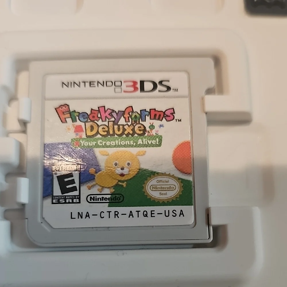Nintendo 3DS Freakyforms Deluxe with Colorful Characters